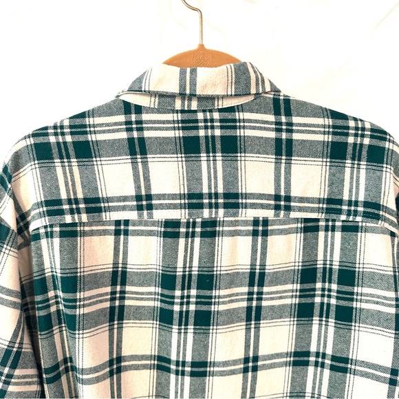 Old Navy The Boyfriend Shirt Womens Size L Green White Plaid Flannel Cozy Layer - Picture 6 of 10